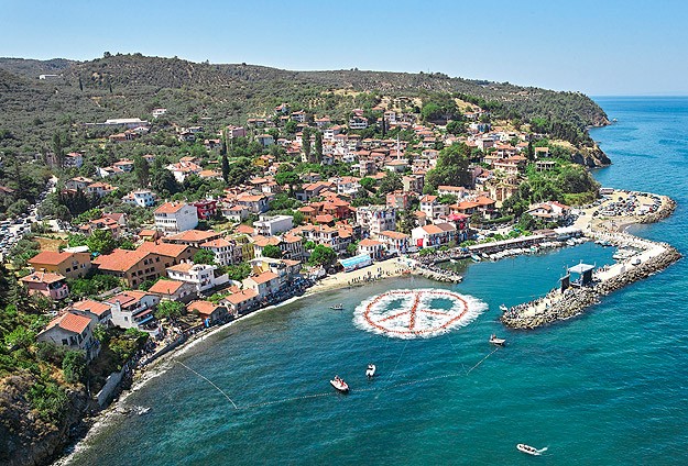 Photo of Denizde ‘Barış’ Sembolü
