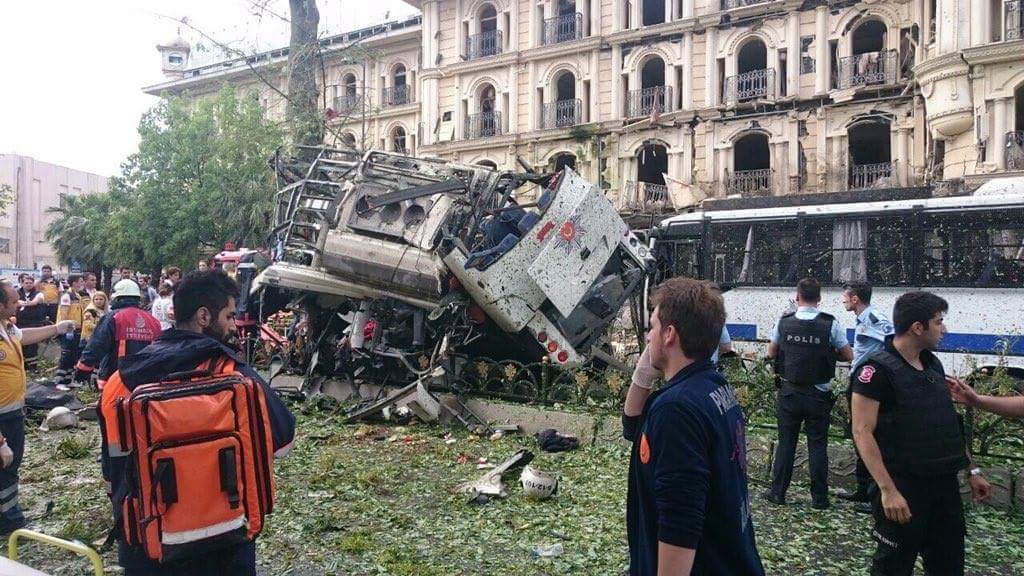 Photo of İstanbul Vezneciler’de bombalı saldırı! Ölü ve yaralılar var